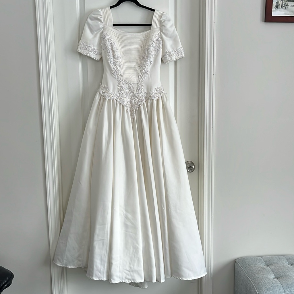 Lohgrengel Cassel Pleated Modest Wedding Dress Size 10